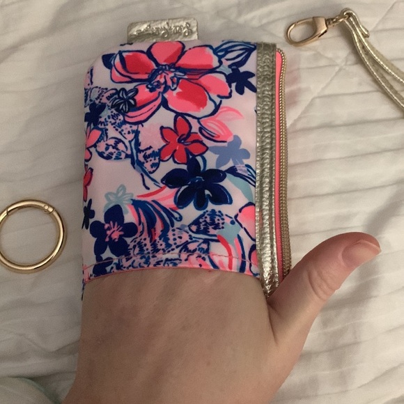 Lilly Pulitzer wristlet, change purse, and fits some phones! NWOT - Picture 10 of 12